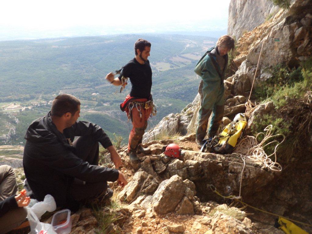 RECUPERATION DES DECHETS AU BAS DU PUITS DE 75 METRES