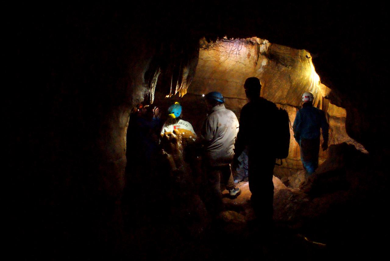 initiation spéléo à la grotte de Rampins