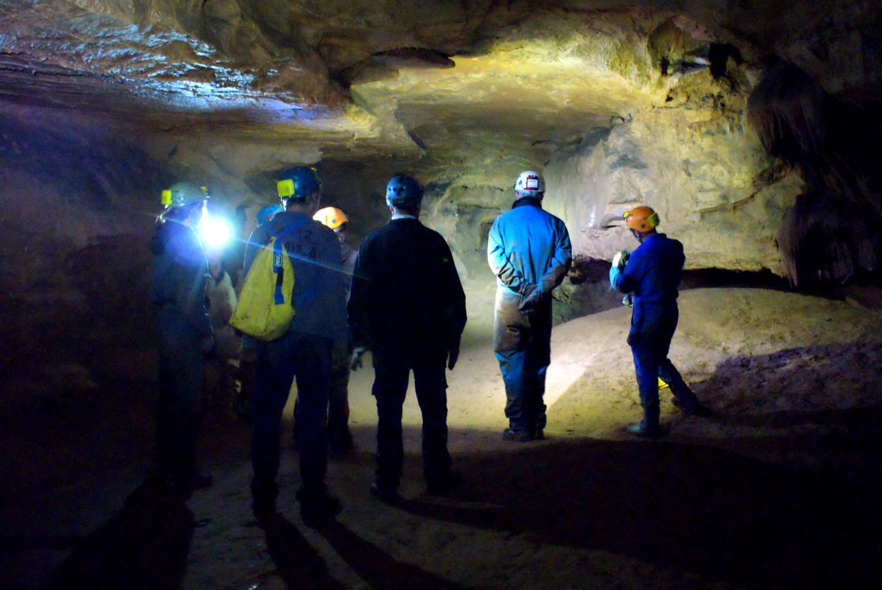 initiation spéléo à la grotte de Rampins