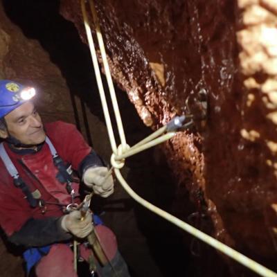 Escalade en artificiel dans le puits de 50m st Victoire