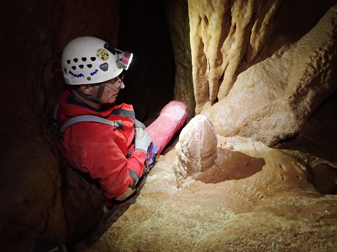 Escalade en artificiel dans le puits de 50m st Victoire