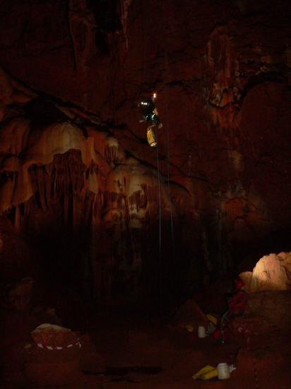 descente dans la grande salle puit 86 m