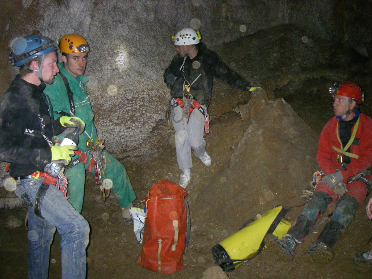 initiation à la spéléologie grotte de saint eucher